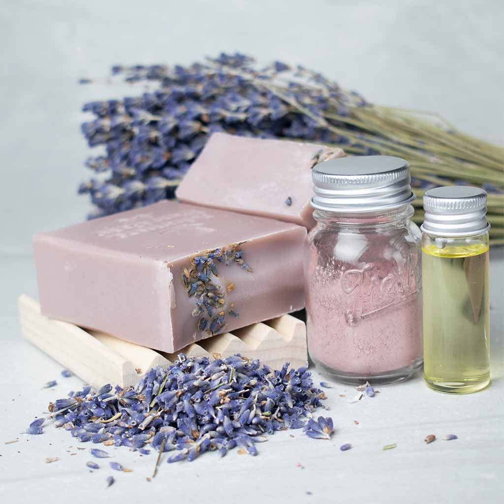 Handcrafted Lavender soap by Jabonera Don Gato from the Natural Soap collection with dried lavender flowers, pink clay, and essential oil bottles.

